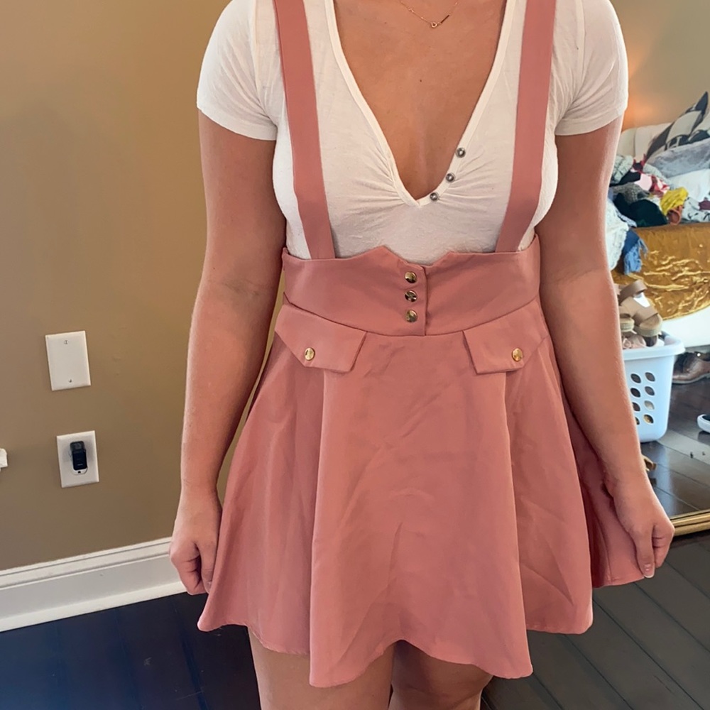 Suspender skirt